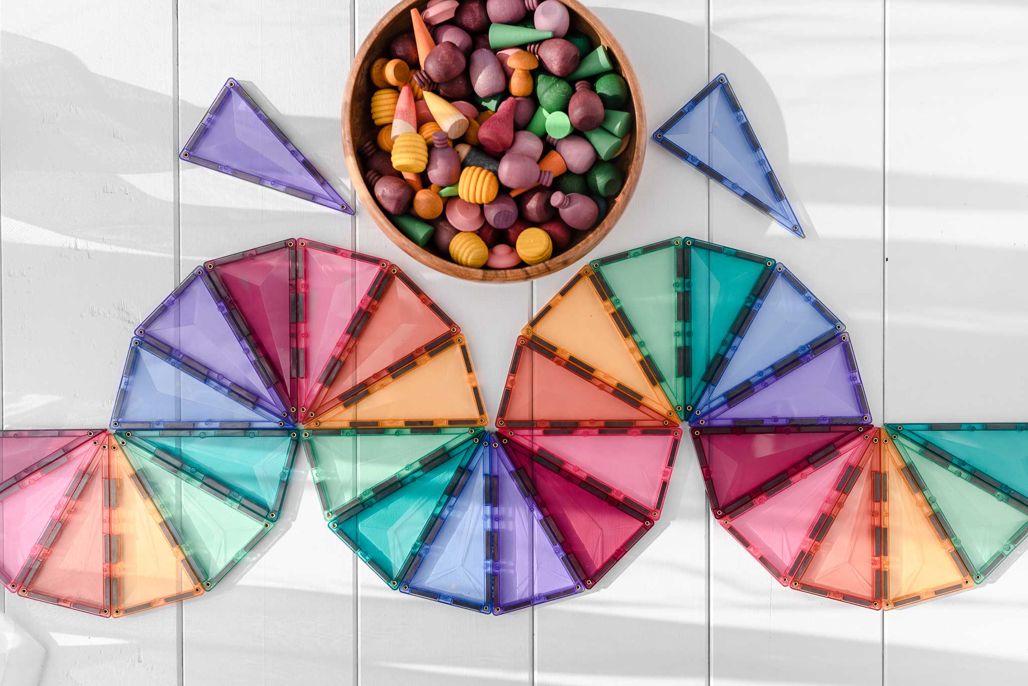 rainbow-magnetic-tiles-connetix