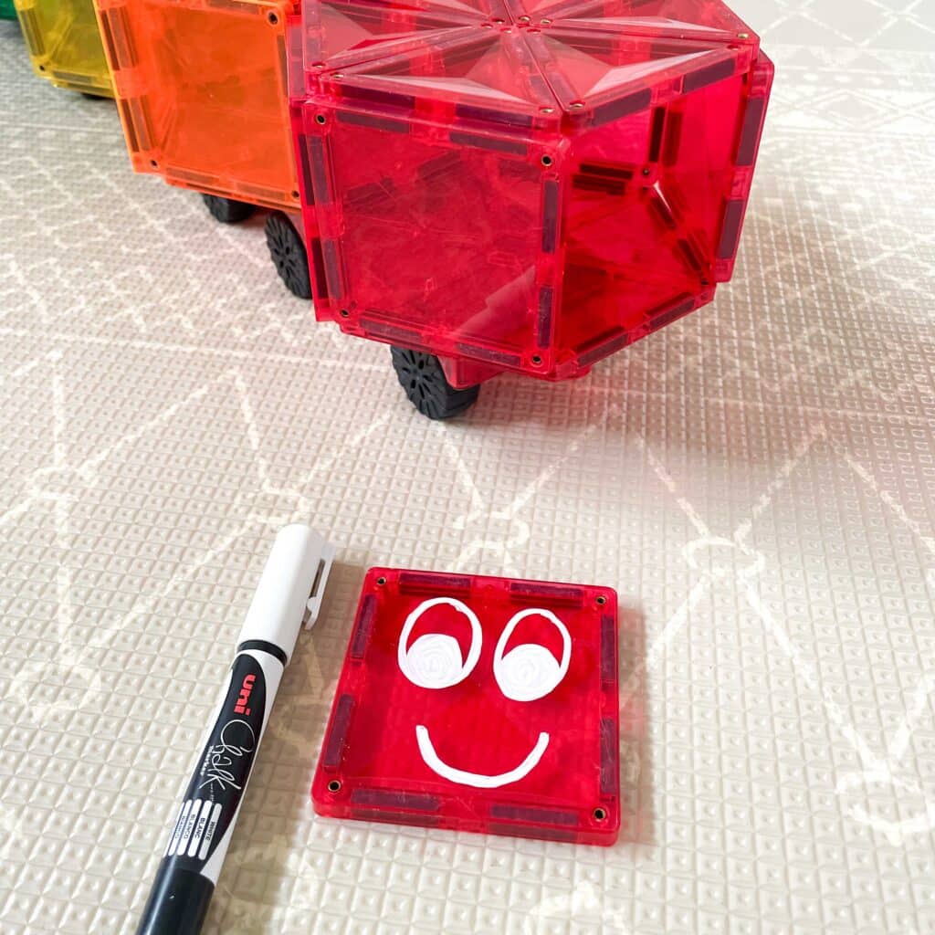 How to build a CONNETIX Tiles caterpillar