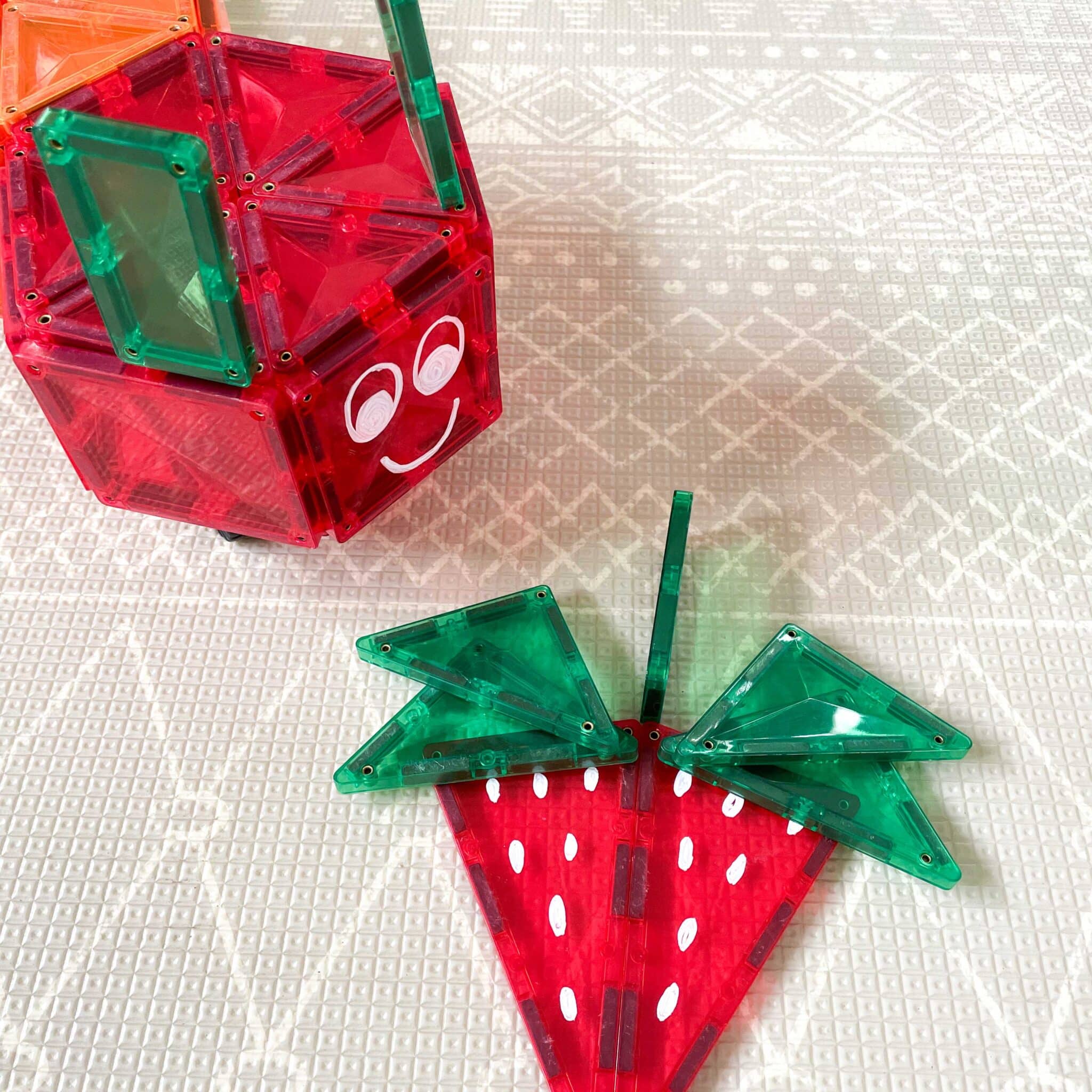 How to build a CONNETIX Tiles caterpillar