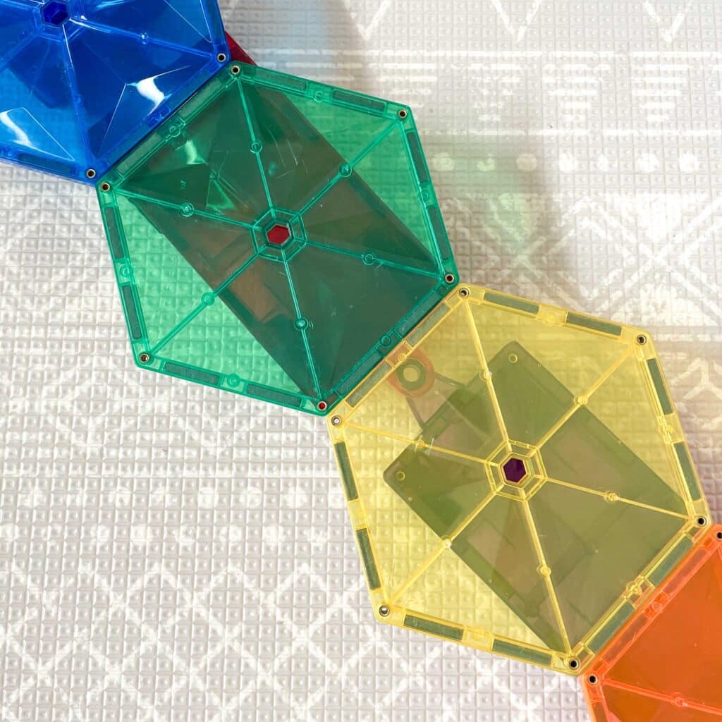 How to build a CONNETIX Tiles caterpillar