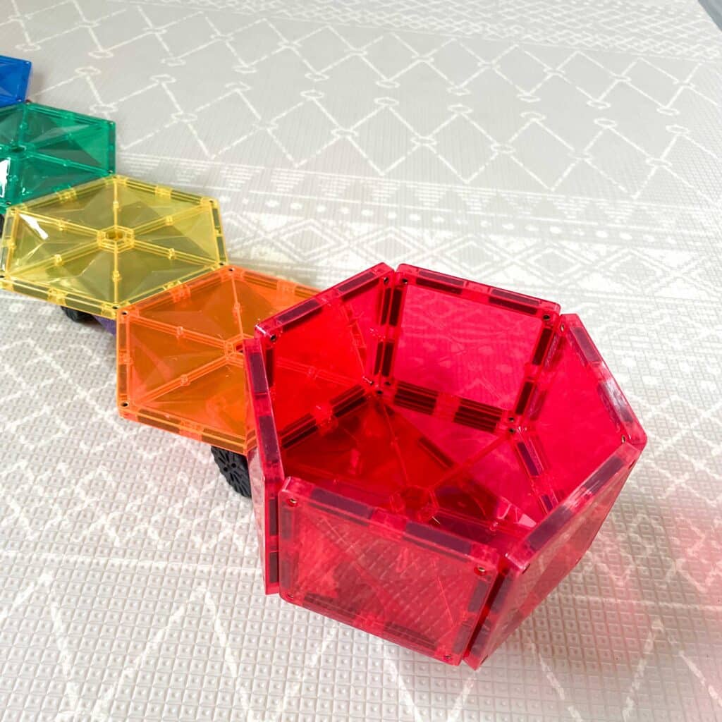 How to build a CONNETIX Tiles caterpillar